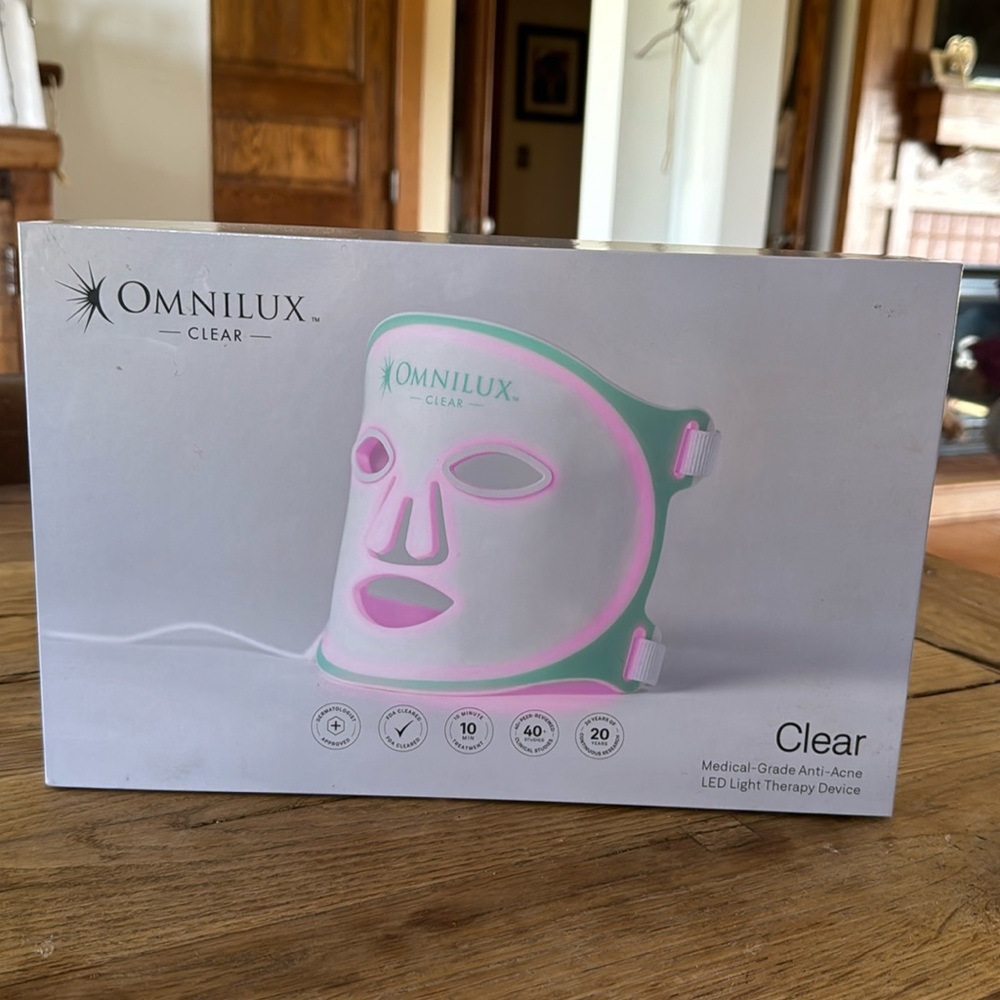Omnilux Clear LED Light Therapy Mask - Pink/White